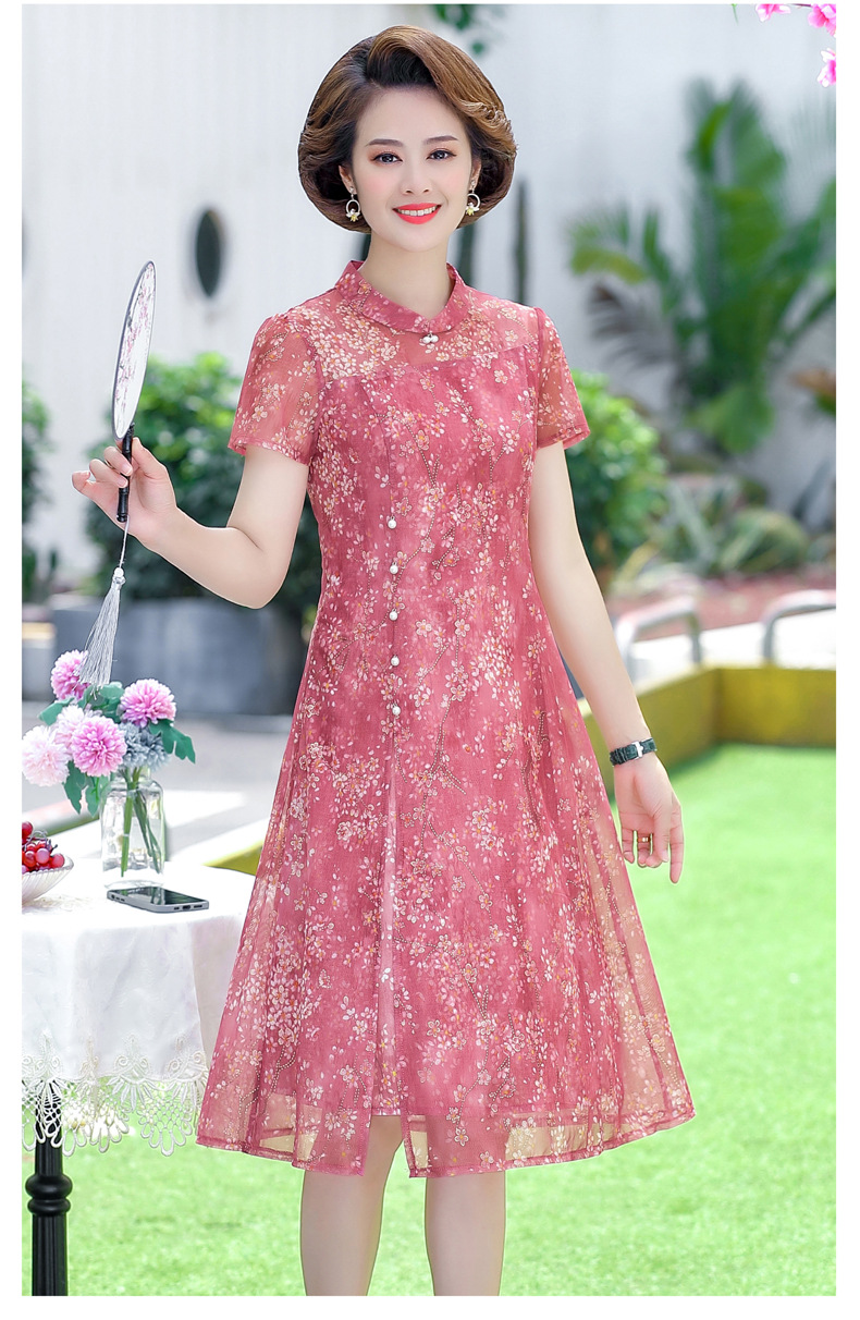 The 2022 new summer mom dress for middle-aged and elderly people aged 40 and 50 short-sleeved chiffon dress is elegant and stylish, making them look younger and slimmer pic 47
