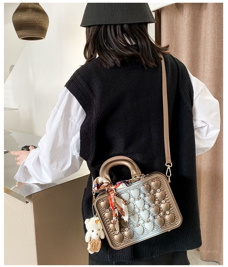 The 2021 Korean version of the trendy tote bag features a ribbon bow, an Instagram niche design with rivets and a slanted crossbody bag made of PU pic 24