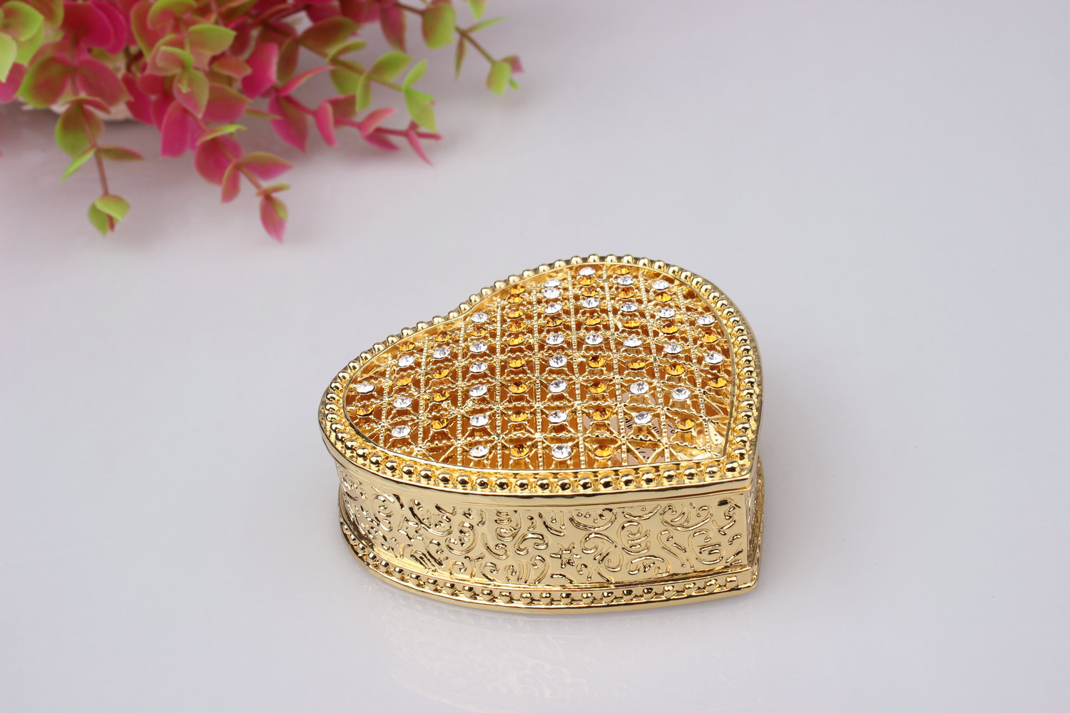 Alloy enamel gilded hollowed-out heart-shaped jewelry box, gift box, heart-shaped decorative item, wedding souvenir pic 8