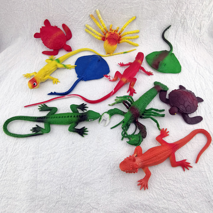 F1144 Crawling soft rubber animal mixed rubber fake snake pendant, street stall toy, scare toy, toy wholesale pic 2