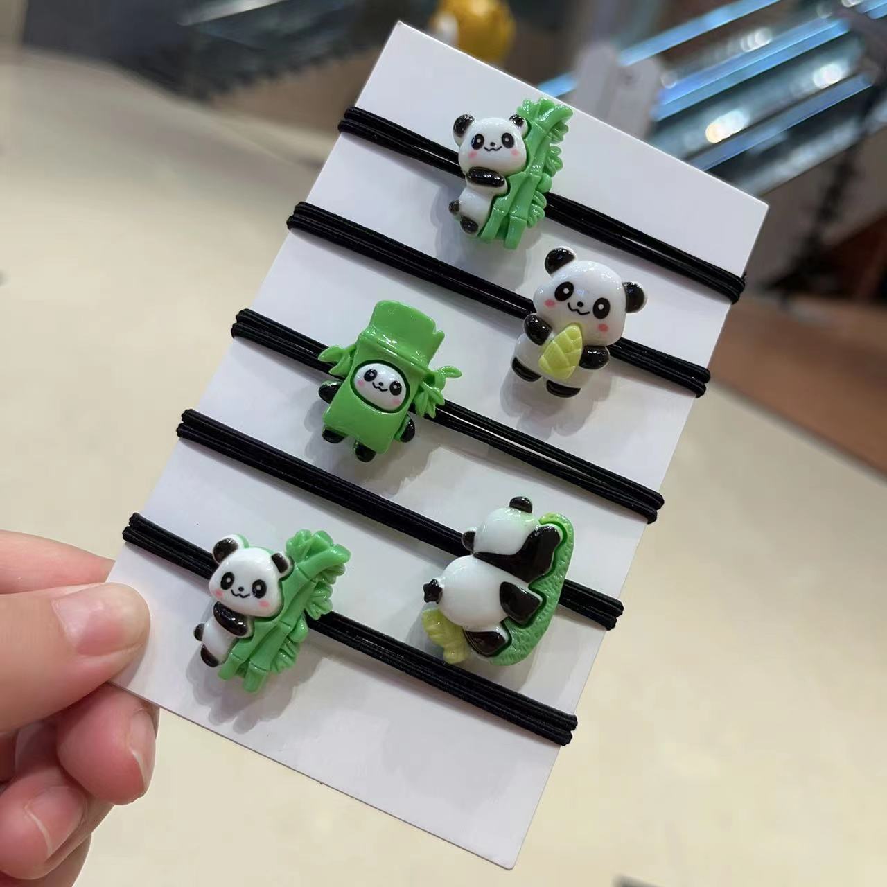 卡通可爱熊猫发绳新款亮面抱竹子熊猫发夹儿童鸭嘴夹发卡头饰批发详情1