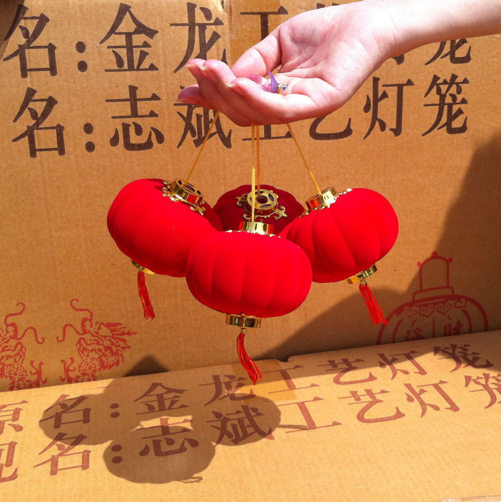 Wholesale of 9# flocked small lantern hanging decorations, large red small lantern strings, outdoor New Year festive decorations, balcony bonsai lanterns pic 3