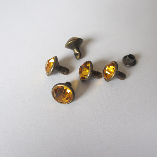 现货管钻撞钉DIY钻钉宠物脖套玻璃A钻皮带铆钉镶钻钮扣彩色详情13