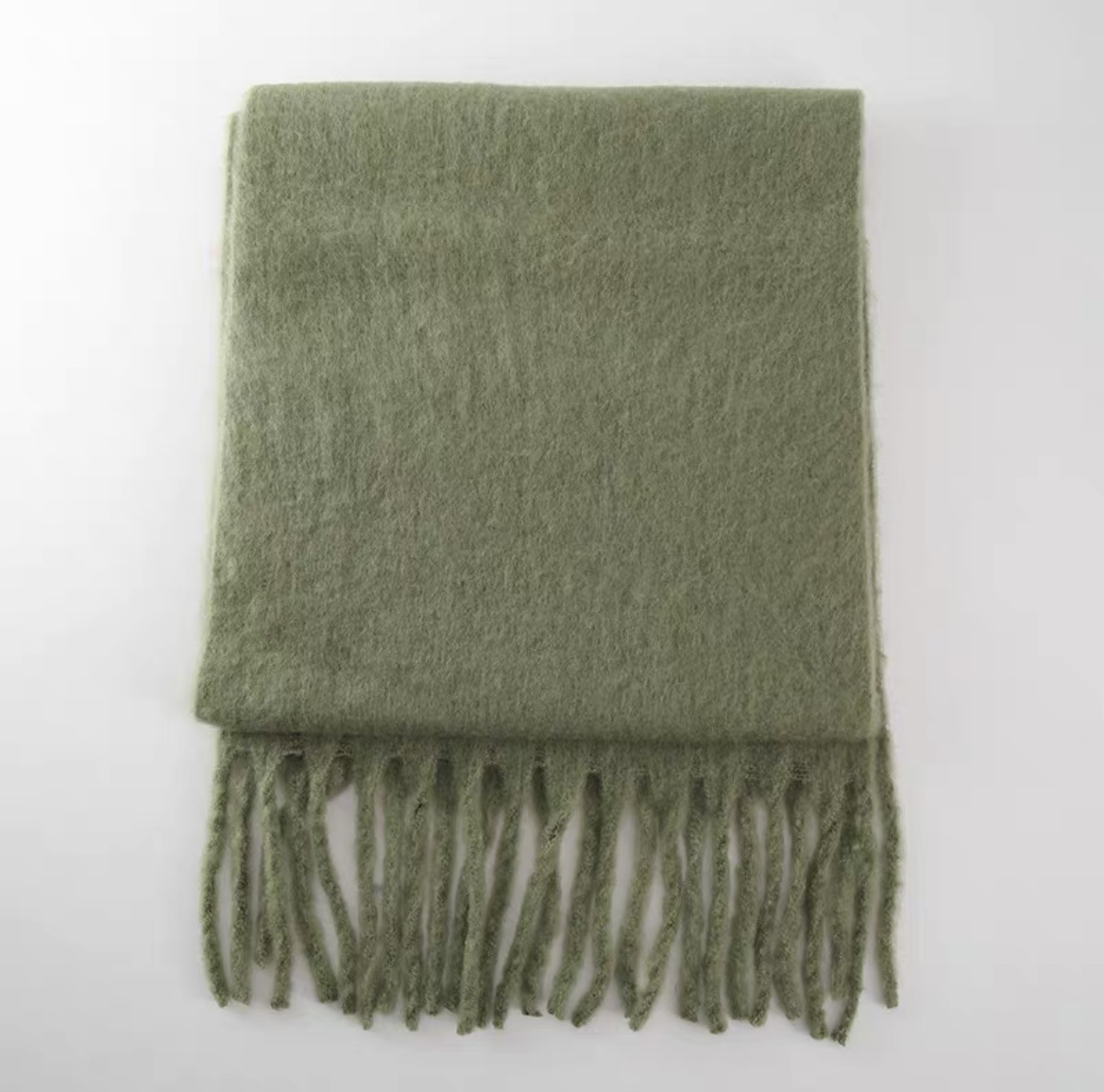 The 2024 new style scarf features solid mohair and winter macarons with thick tassels, providing warmth for ladies in autumn, winter and Christmas pic 15