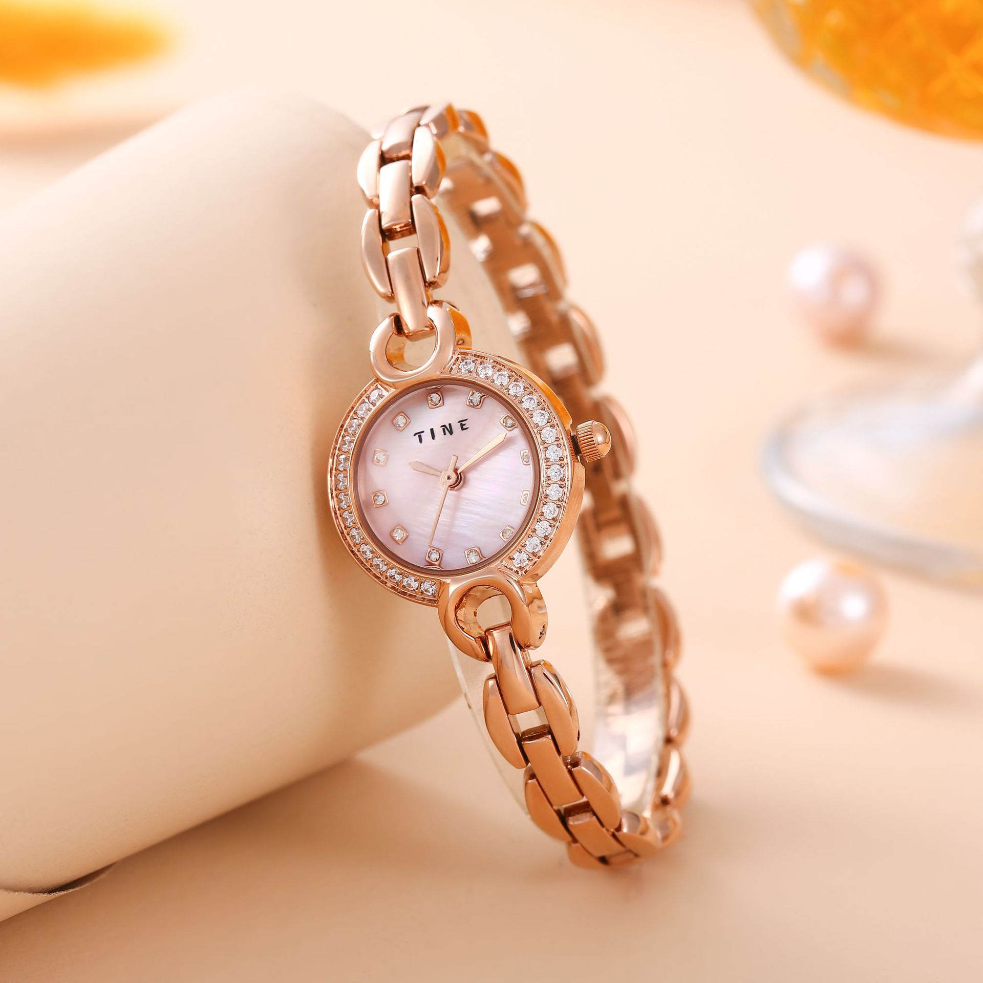 High-end quartz watches for women, cross-border wholesale, waterproof, fashionable and niche square bracelet watches for women pic 16