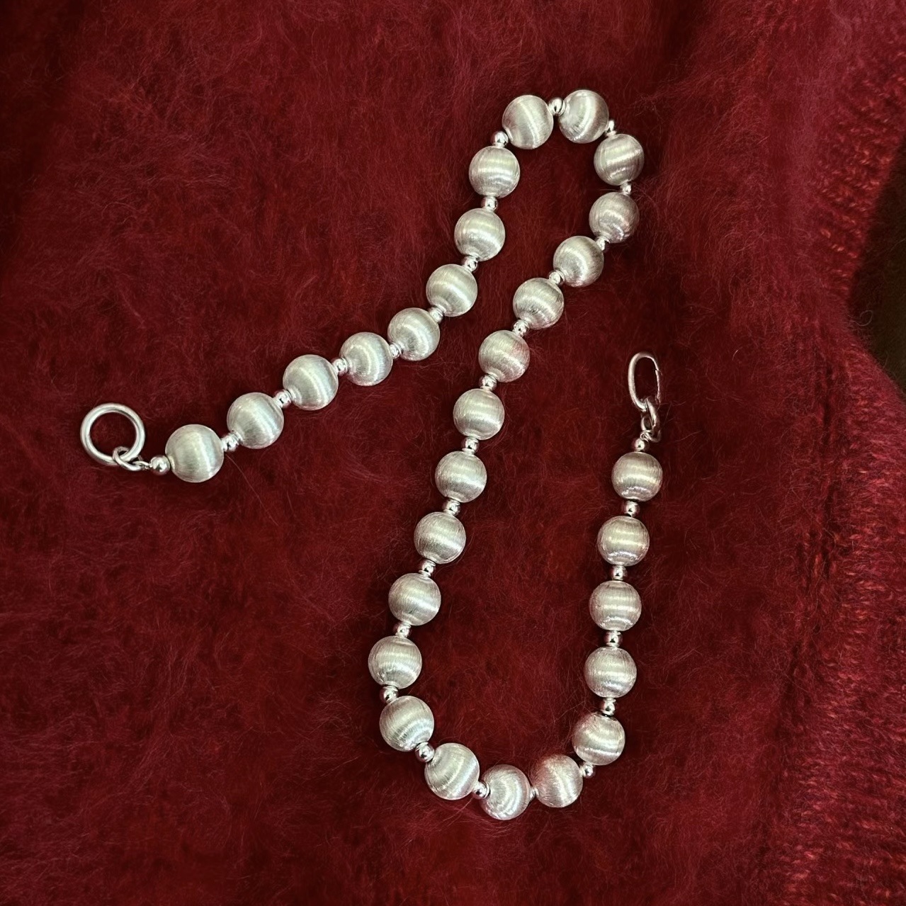 春秋圆球拉丝工艺锁骨链小众设计感轻奢高级感重工长款毛衣链耳环详情5