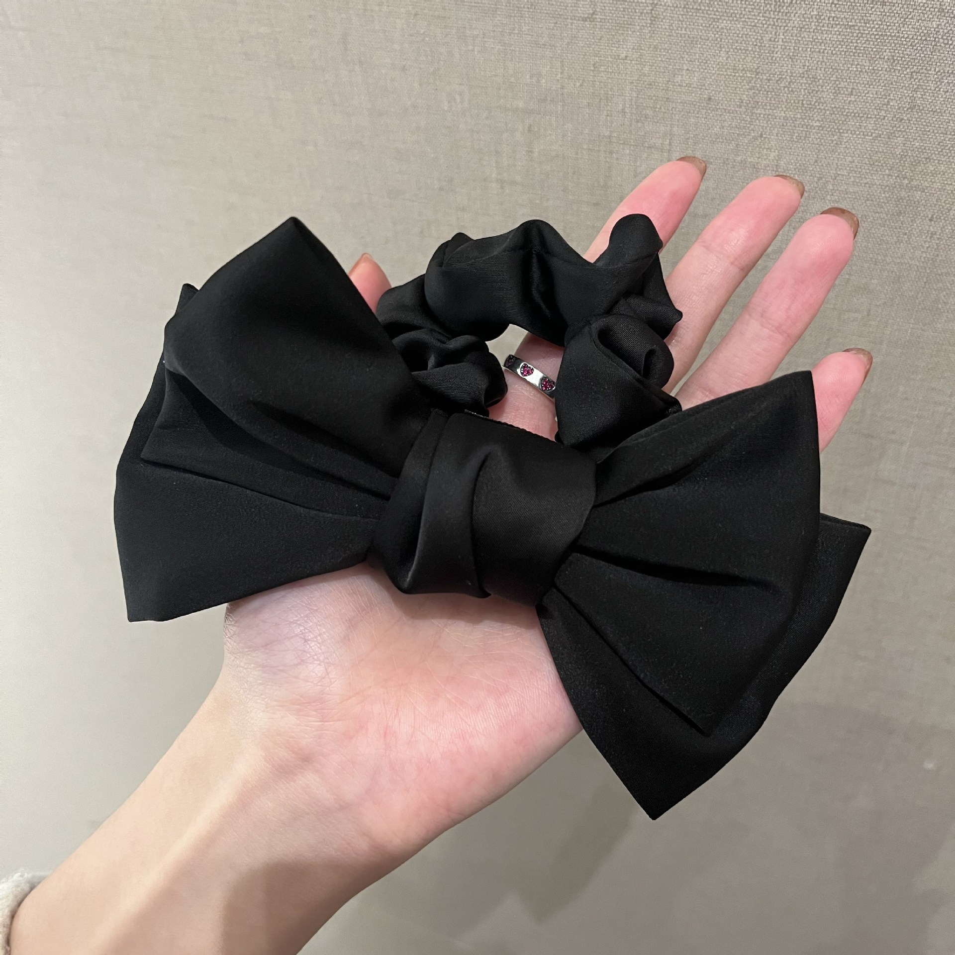 韩系同款缎面蝴蝶结大肠圈发圈高级感黑色头饰高弹力马尾头绳女详情2