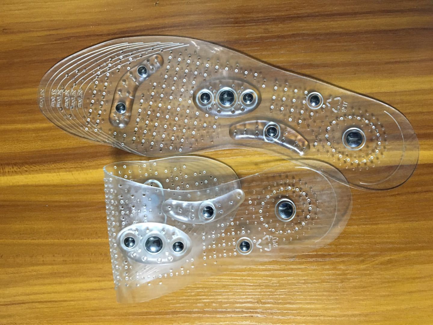 Amazon transparent magnetic therapy insoles with 8 magnetic stones for massage, breathable health care, magnetic iron insoles for men and women, manufacturer pic 24