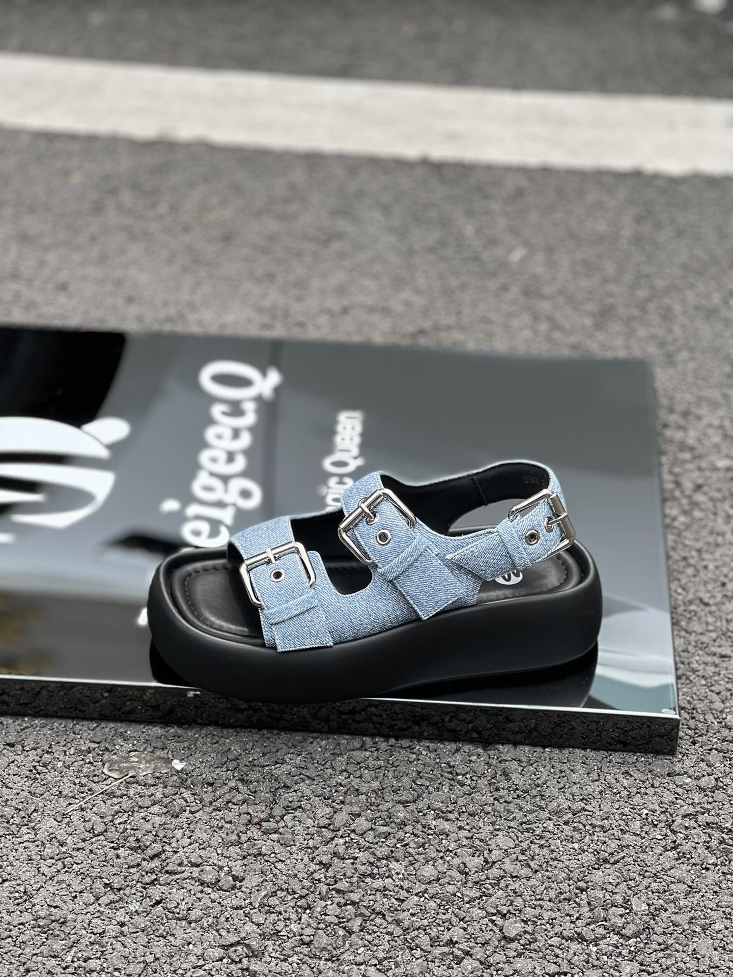 Meeigeec.Q厚底牛仔蓝个性百搭女士凉鞋2024夏季新款沙滩凉鞋现货详情17