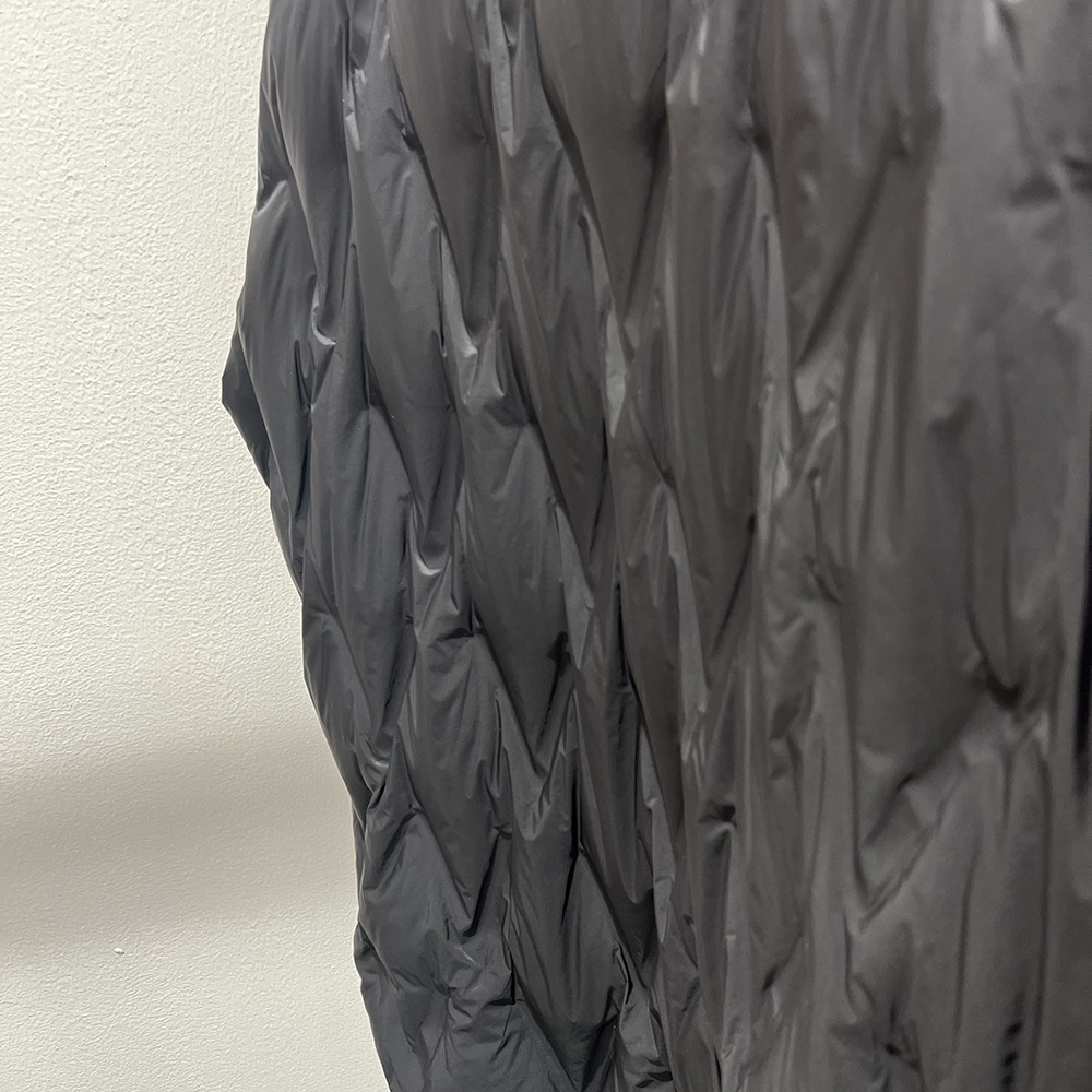 The 2023 winter new Men's trendy V-shaped embossed down jacket is a classic and versatile thin down shirt for men pic 8