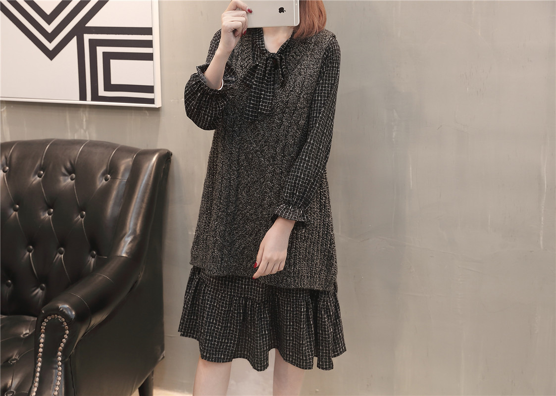 A new and stylish spring outfit for plus-size women, featuring a loose sweater, tank top and skirt that accentuates your figure pic 48