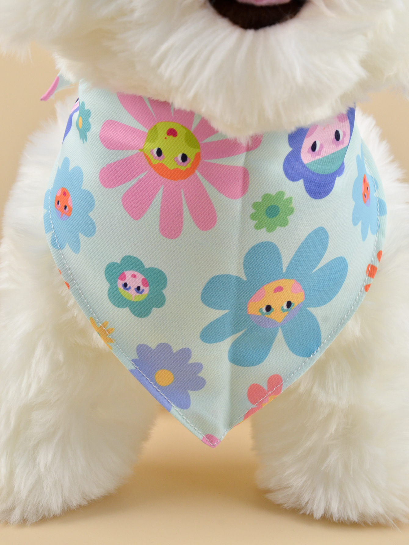 工厂批发高质量花朵INS风猫咪狗狗口水巾生日派对礼品方巾围兜详情3