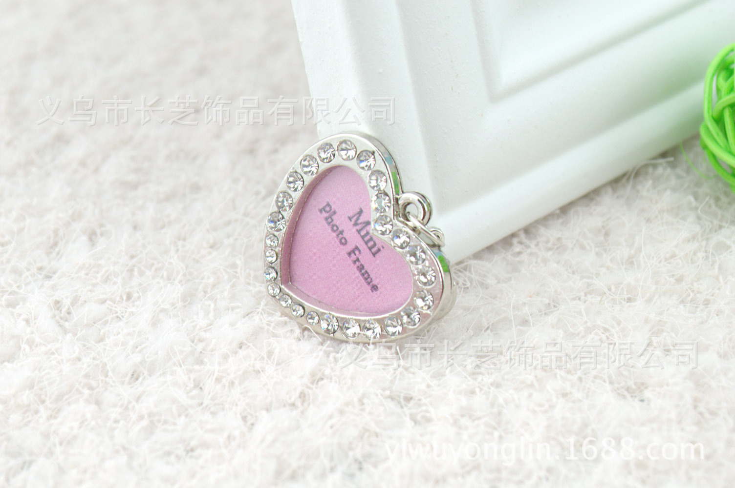 Factory direct supply of cross-border in-stock handwritten heart-shaped dog pendants, pet identity tags, Easter and Christmas diamond-encrusted dog tags pic 10