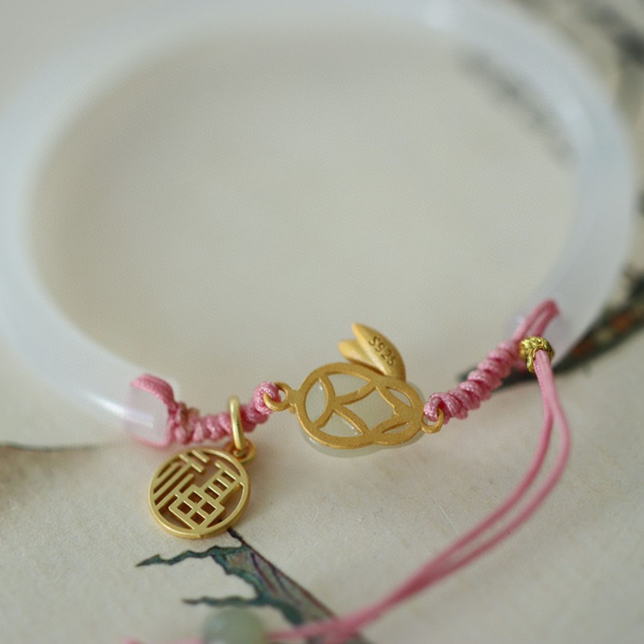 The rabbit of the same style as Douyin fell in love with the bracelet, agate and chalcedony Dingdang bracelet, beauty strip and half bracelet design of the jade rabbit pic 24