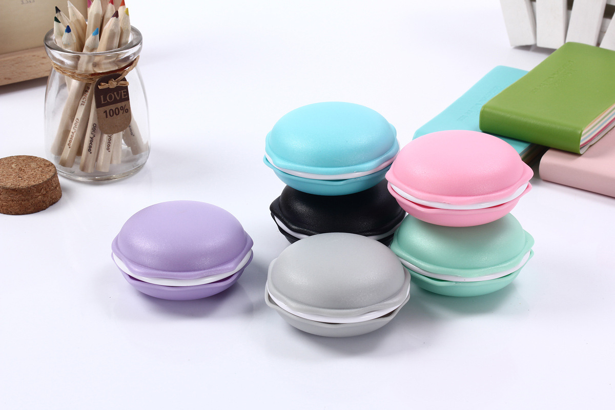 The manufacturer wholesals new cartoon wired in-ear headphones in candy-colored macaron storage cases and student mobile phone headphones pic 2