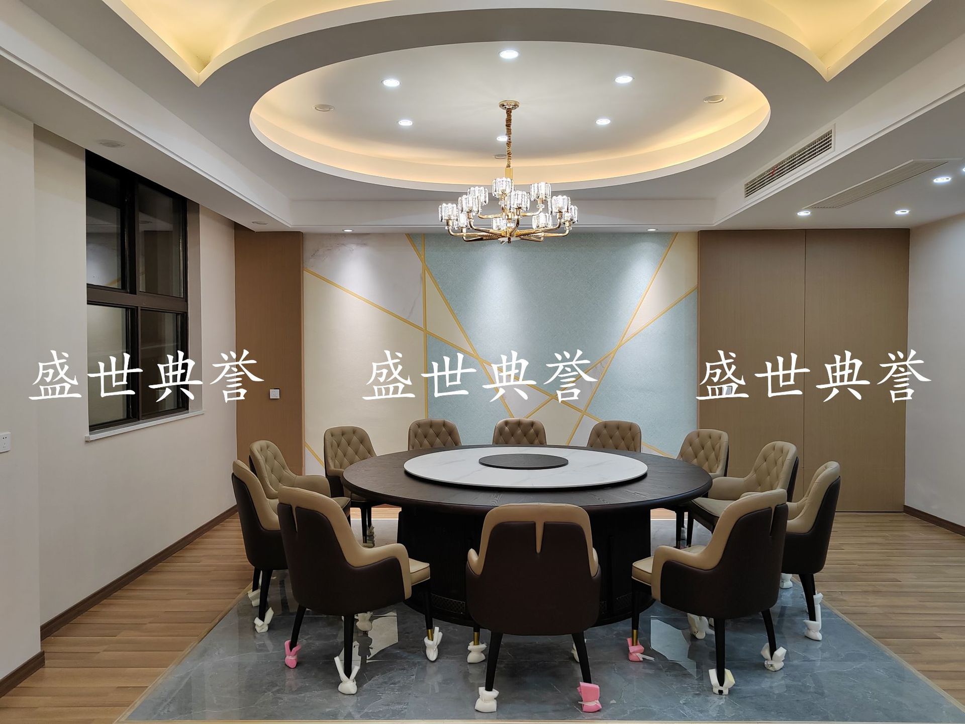 Xinyang high-end club electric dining tables and chairs, hotel new Chinese-style solid wood dining tables, restaurant private rooms automatic turntable dining tables pic 15