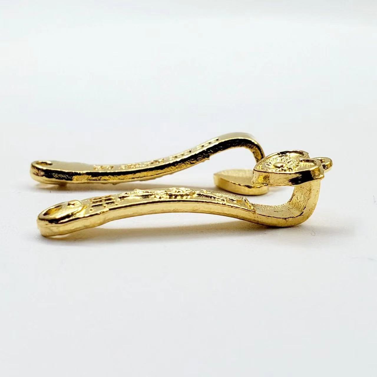 Golden alloy small ruyi pendant accessories and feng shui items pic 4