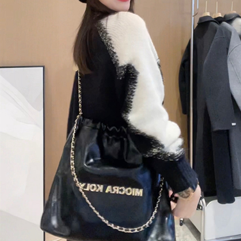 A gentle, soft and laid-back loose sweater for women in the Korean style for autumn and winter, with a unique design sense and contrasting colors pic 8