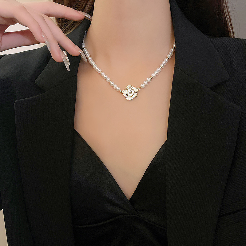 French retro high-end pearl necklace with a unique feminine charm, simple and elegant sweater chain, gentle and fairy-like accessory pic 35