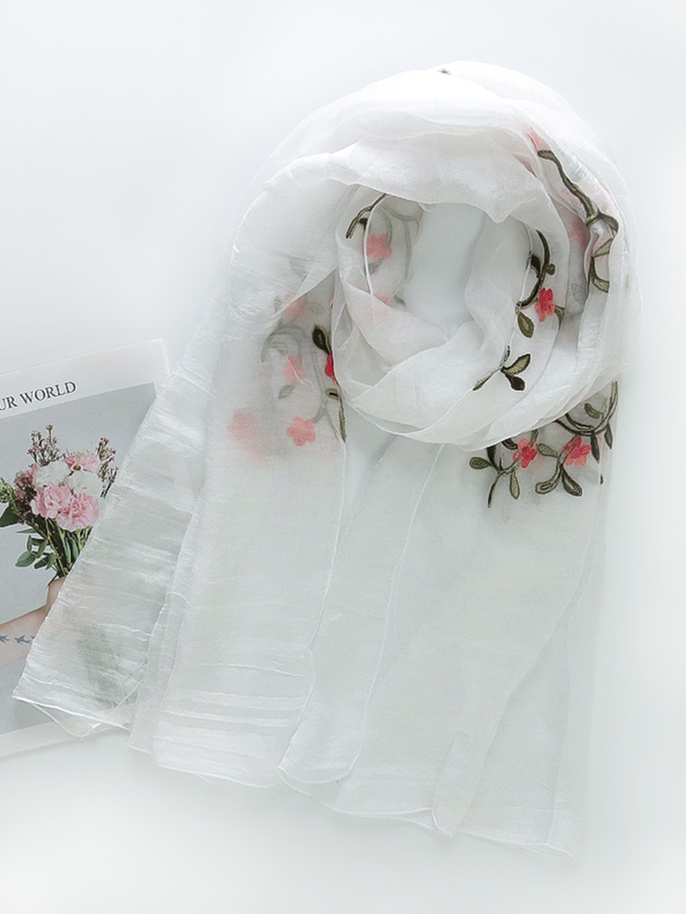 一件代发新款跨境专供美式田园风绣花披肩围脖外出拍照必防晒围巾详情19