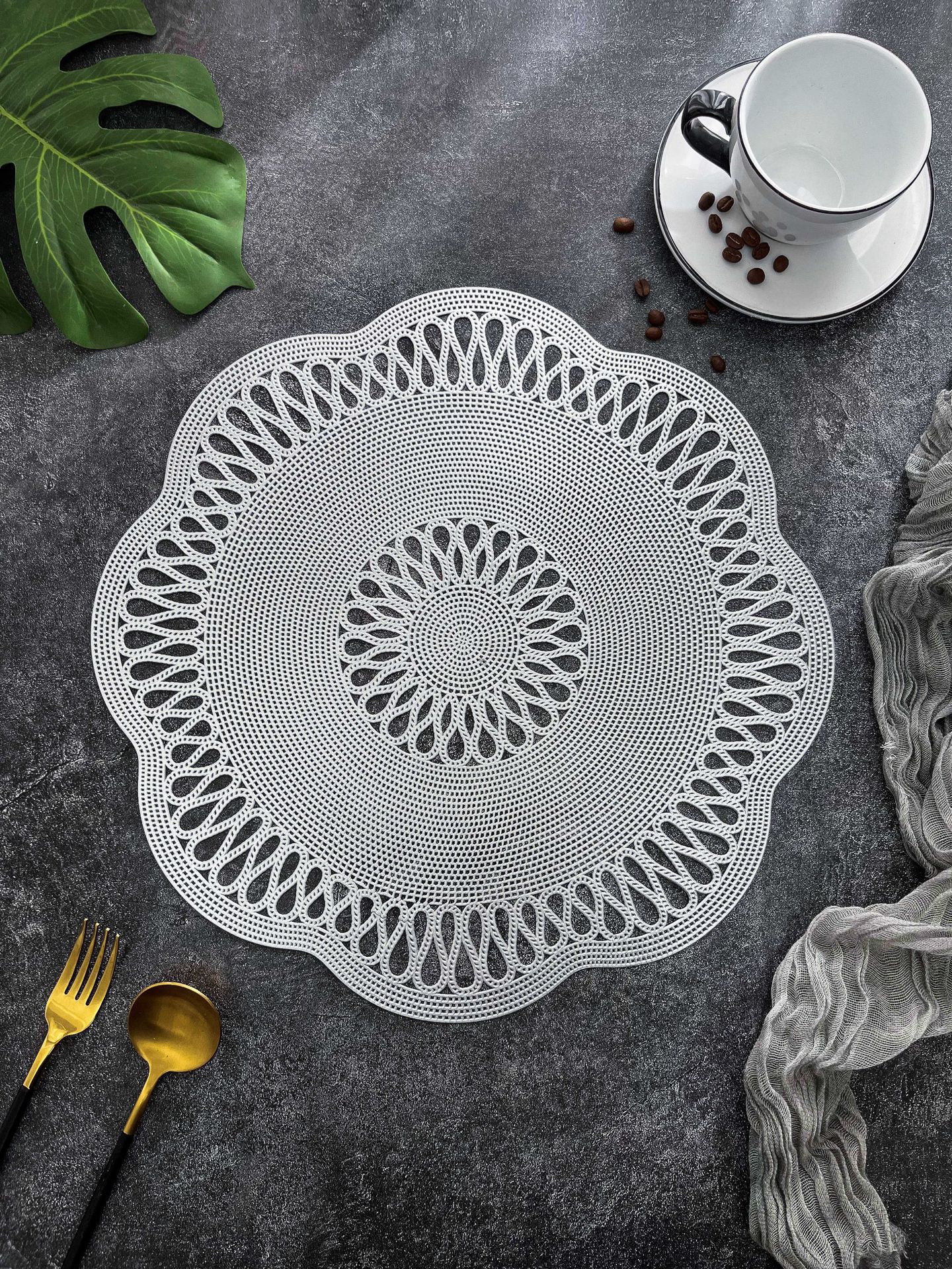 欧式复古镂空pvc花朵餐垫 防烫隔热垫简约轻奢风西餐垫家用餐桌垫详情18