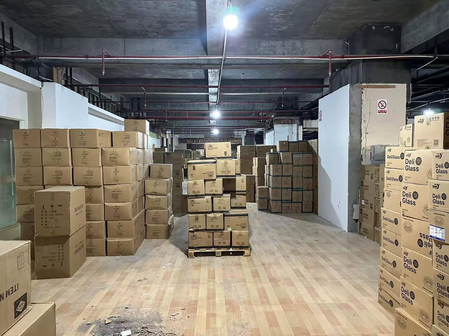 家用水晶玻璃烟灰缸小精致时尚方形烟盅轻奢客厅创意酒店高档烟缸详情3