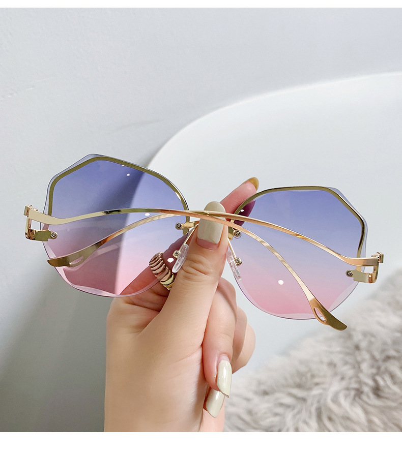 2022 New Korean-style trendy light-colored transparent sunglasses for women, a popular UV-blocking frameless glasses pic 14