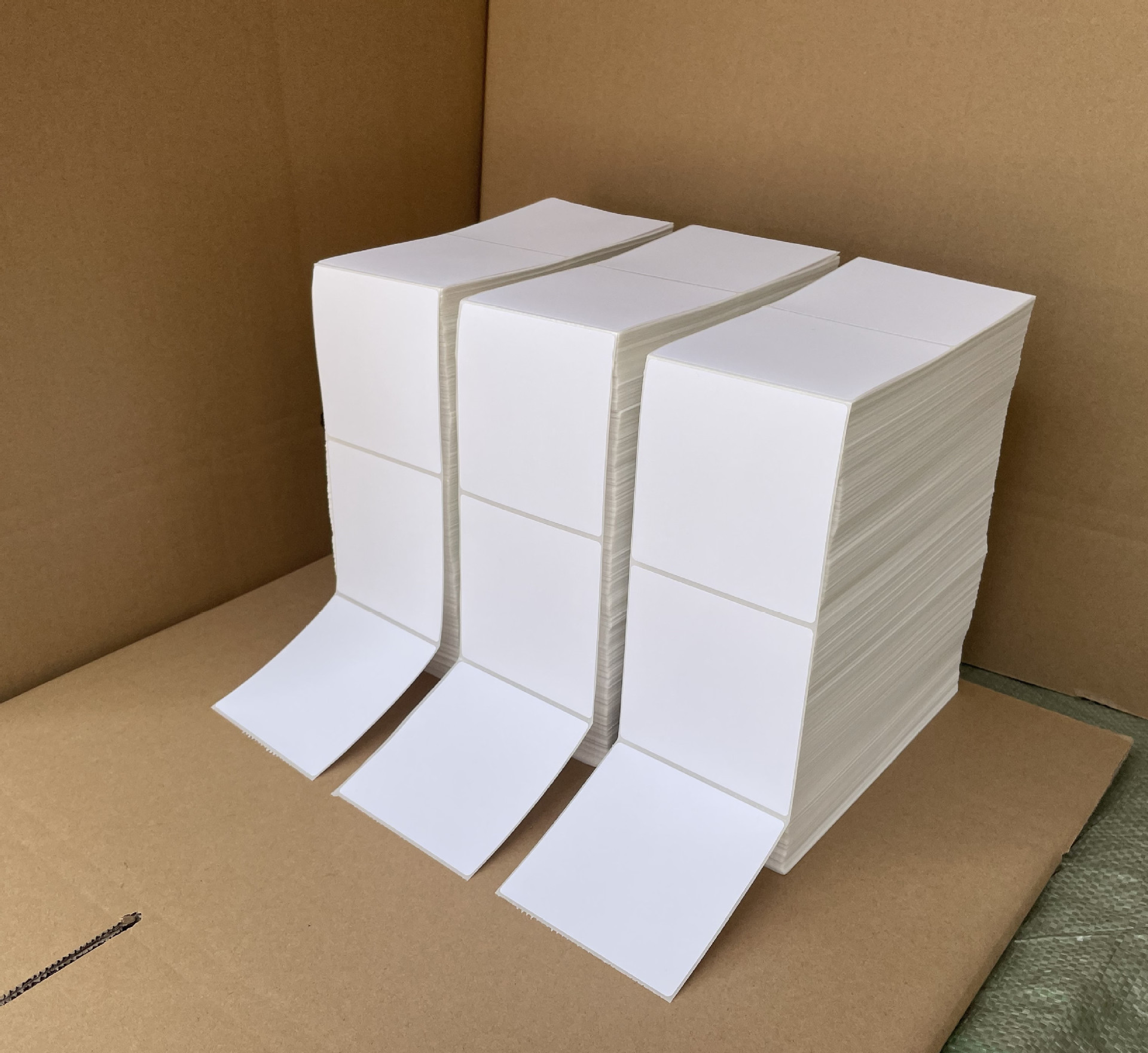 Three-proof thermal paper self-adhesive label 100*100 *150 foldable Epacket electronic waybill printing paper pic 3