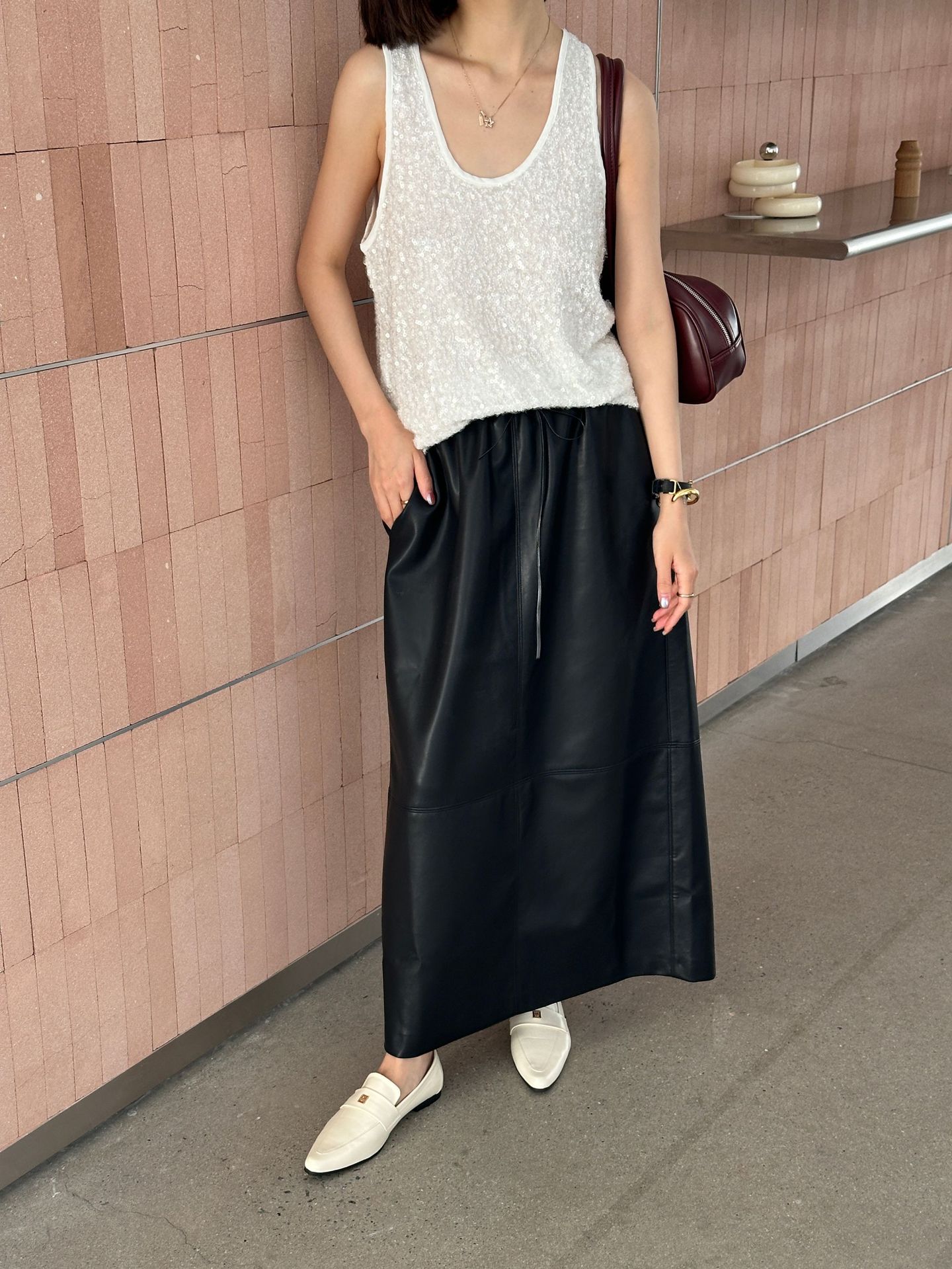 2024春新款韩版亮皮尖头粗低跟百搭金属扣软皮学院风女士小皮鞋单详情5