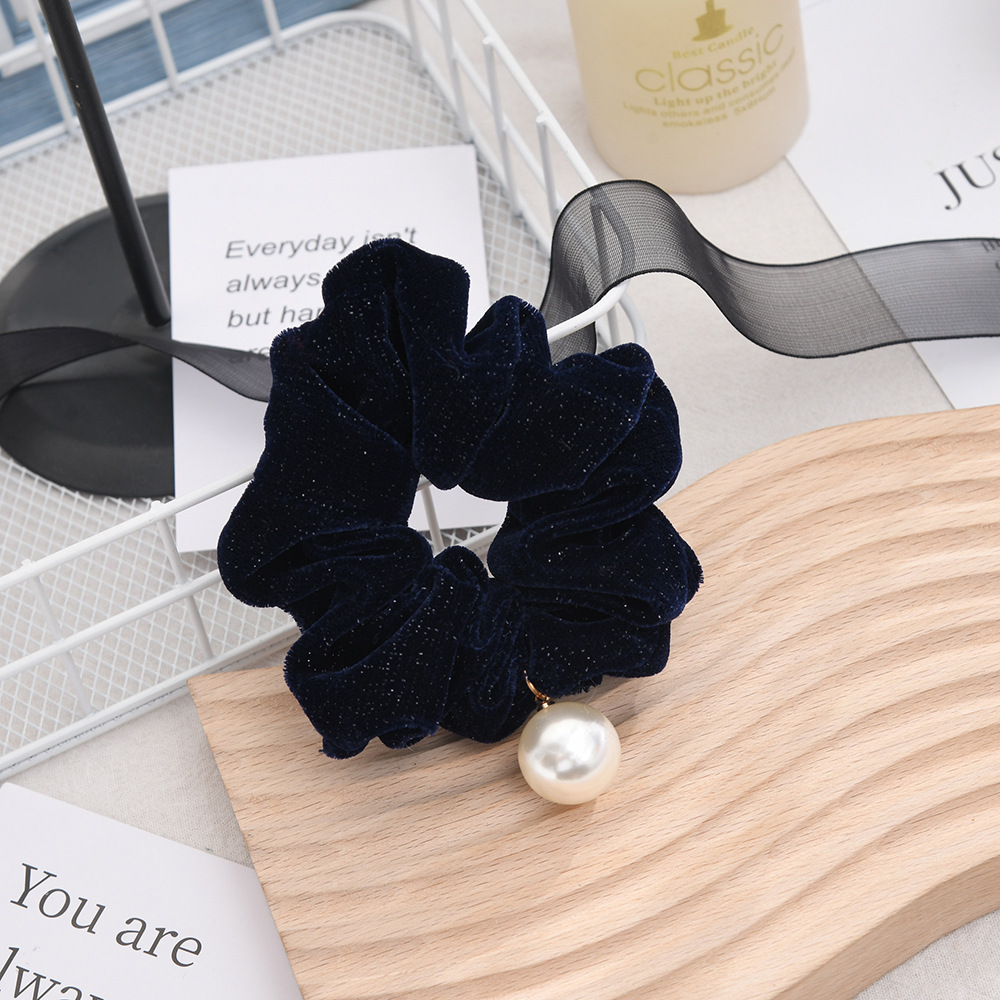 Wholesale of Korean-style light luxury glitter plush large colon hair bands, creative pearl coil hair leather bands, retro glitter hair strings and hair accessories pic 5