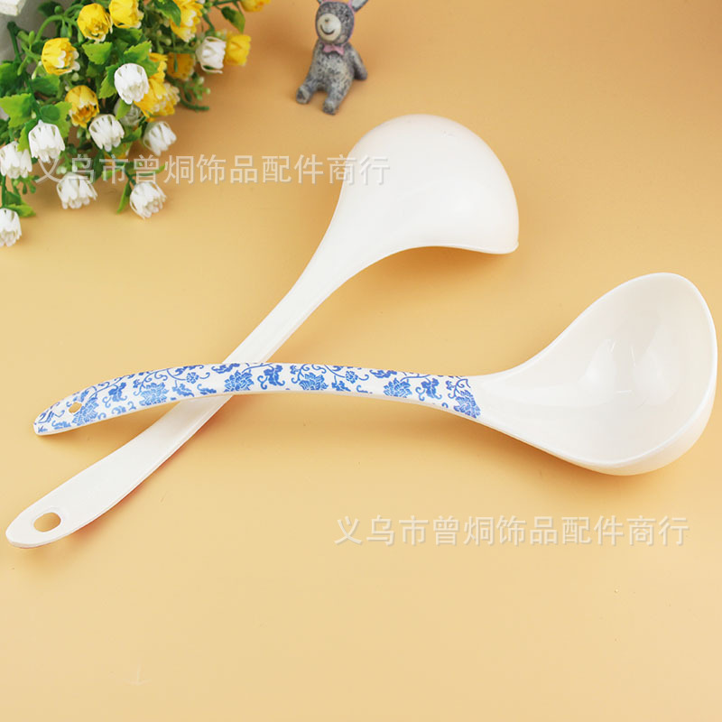 Melamine large soup spoons, plastic soup spoons and plastic large soup spoons are selling well at street stalls. Wholesale for one or two yuan pic 10