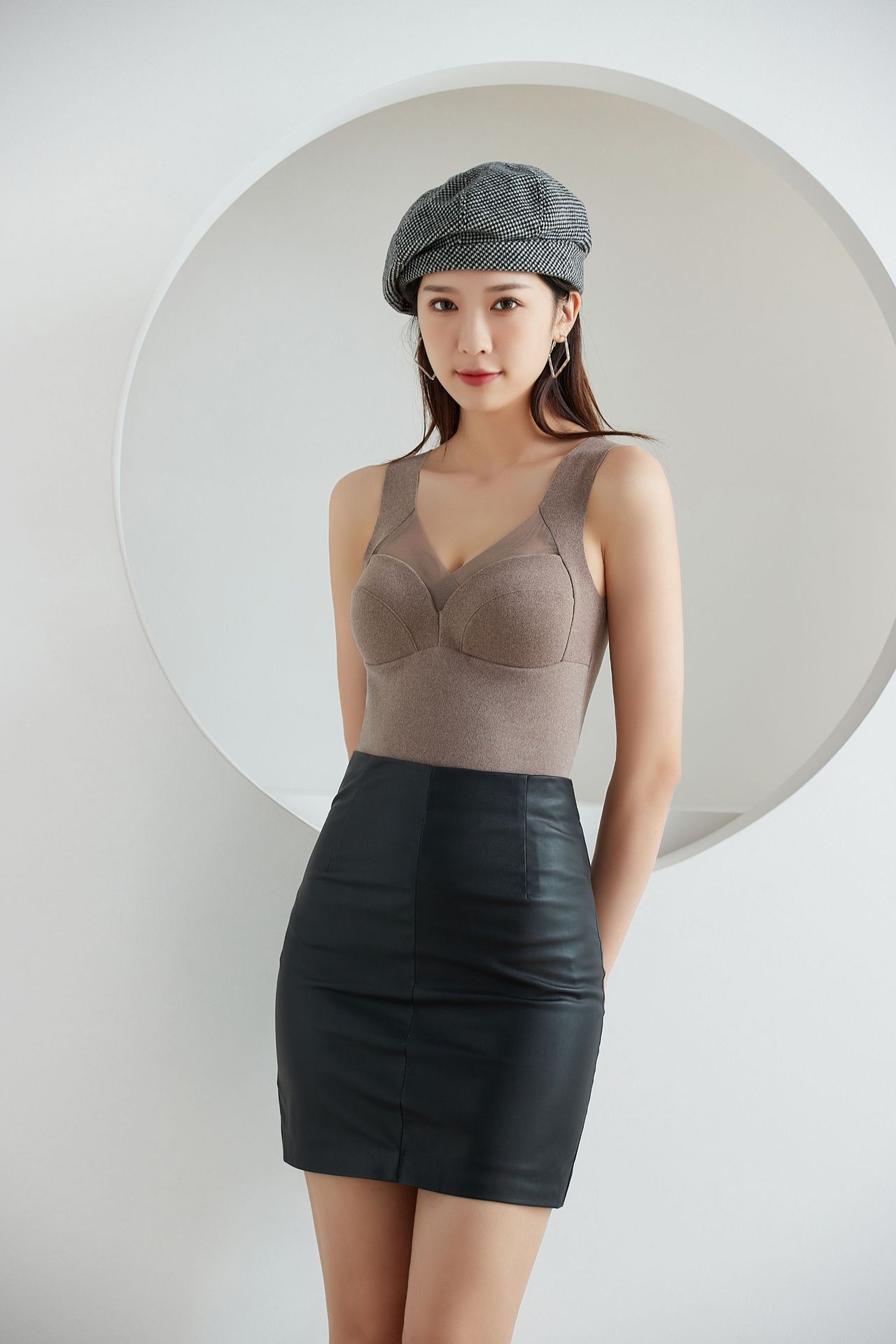 3893 French-style German velvet thermal vest, seamless one-piece design with built-in fixed chest pad, thickened base layer thermal vest for women pic 5