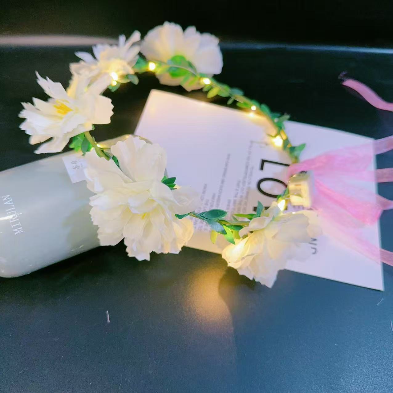 The new luminous headband, feather warm lamp, flower flower segment, day party performance headwear, and female student hair clips are selling well at the street stall pic 9