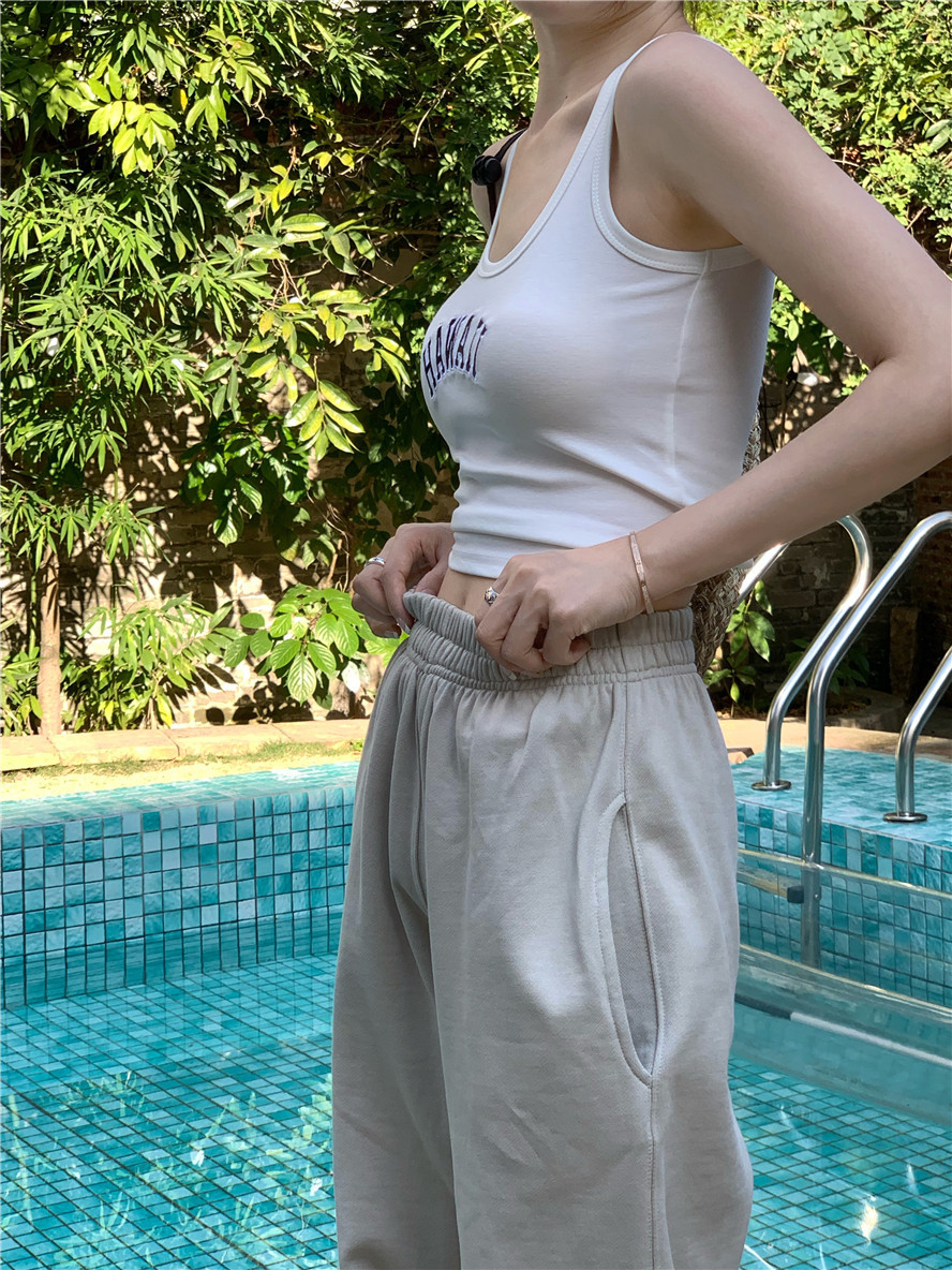 网红同款字母工字背心女舒适透气自带胸垫甜辣风修身显瘦短款上衣详情5