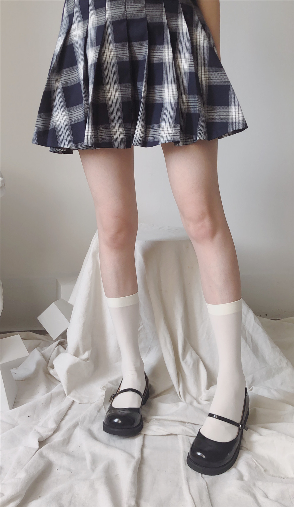 Classic and versatile jk black and white mid-calf knee-high socks that can be worn all year round, featuring non-permeable velvet calf socks pic 12