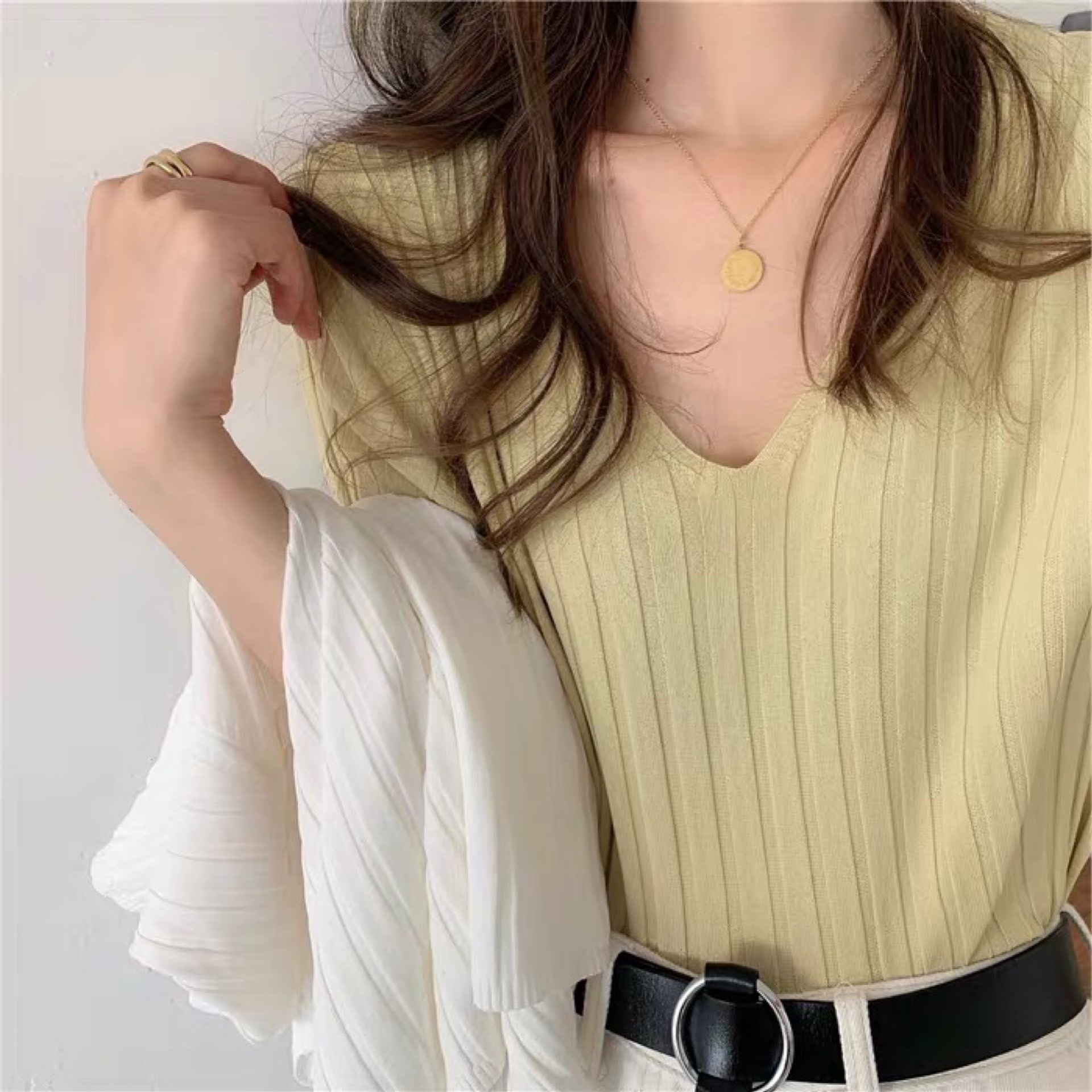 This ice silk short-sleeved V-neck knitted sweater is a summer base T-shirt for women. It can be worn over a thin, loose black chanel-style top pic 13