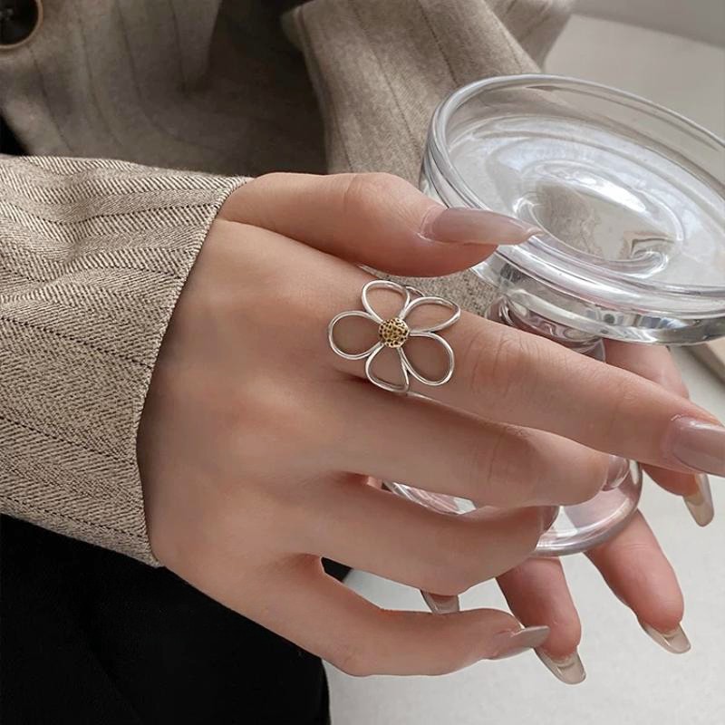 A simple and cold style hollowed-out flower ring for women on Instagram, a unique aged ring with a light luxury and niche design sense, a finger ring pic 12