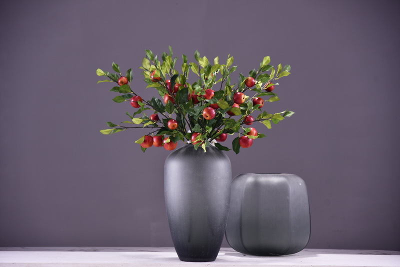 Dongli Flower Industry Factory offers wholesale of artificial apple branches, high-end artificial fruit and berry tables, wedding model room decorations, and photography props in stock pic 13