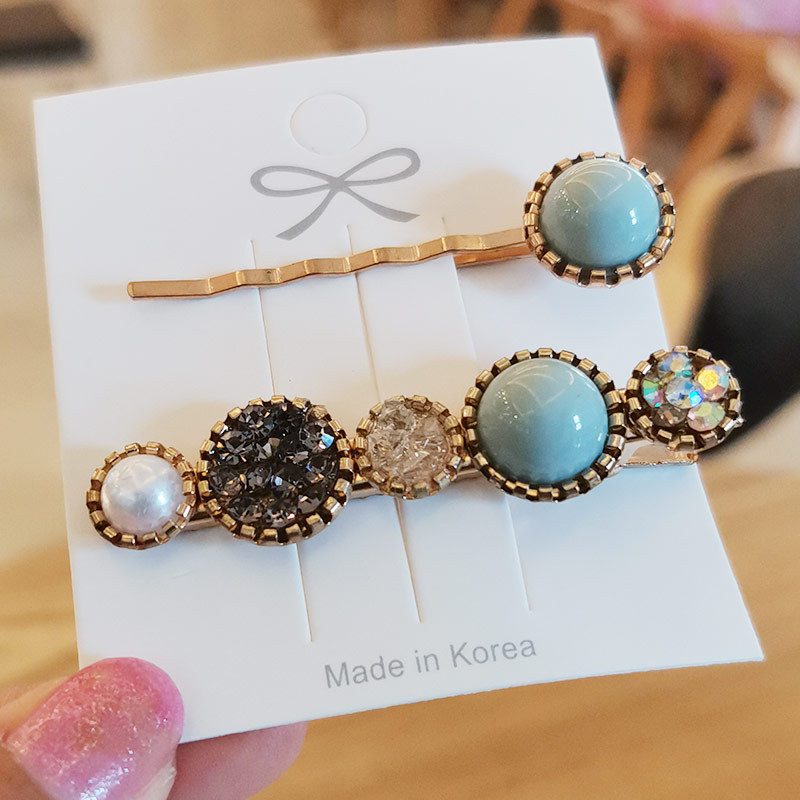 A retro hair clip for a young girl, a one-piece top clip, a simple 2-piece set with water diamonds, side clips, a duckbill clip, a headpiece, and a bangs clip at the back of the head pic 5