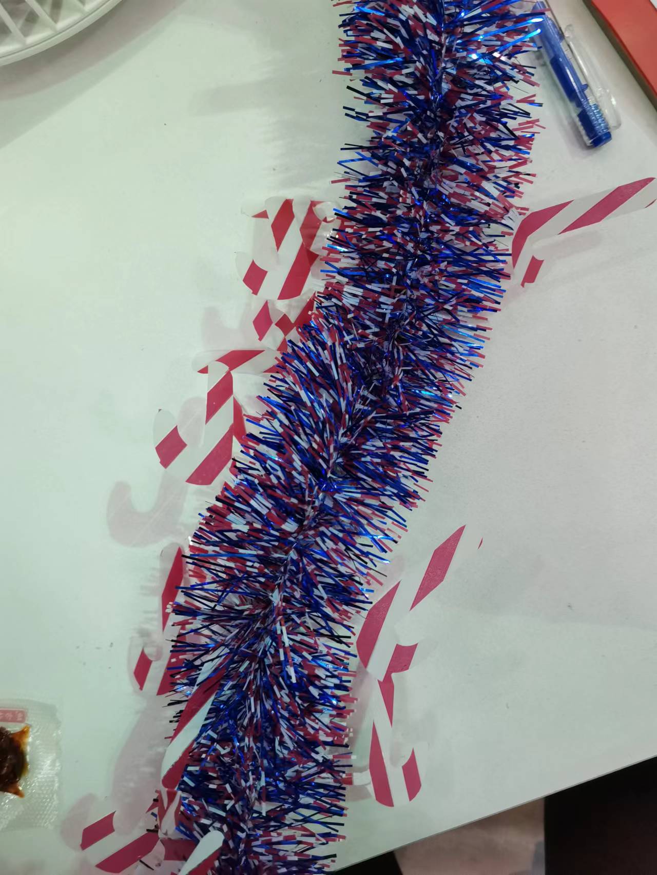 Christmas crutches are decorated with colorful stripes, and Christmas festival decorations are festive and joyous with wool stripes and latte art pic 8