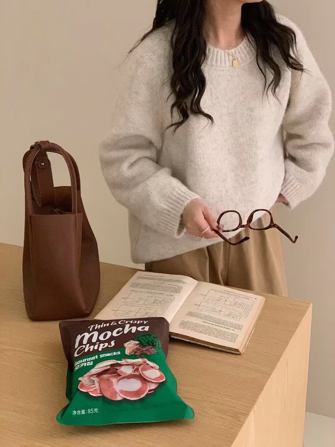 Korean autumn and winter soft, loose and laid-back round-neck sweater for women, fashionable and elegant, thickened knitted sweater with wool pic 47