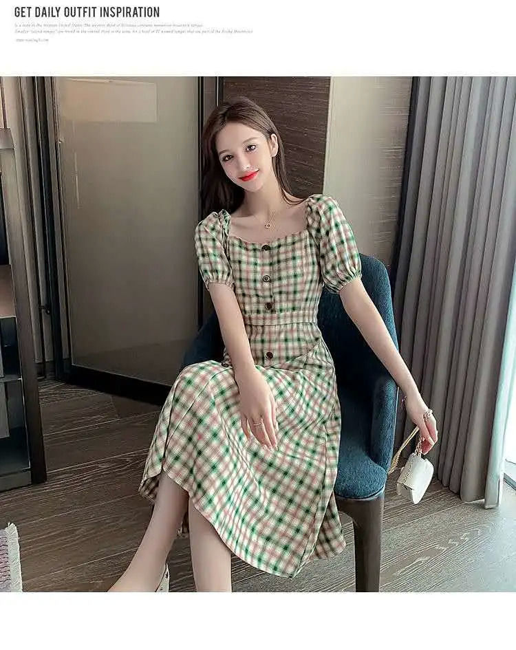 This 2022 summer new square-neck checkered puffed sleeve French retro knee-length dress is elegant, fashionable, waist-cinching and slimming pic 10