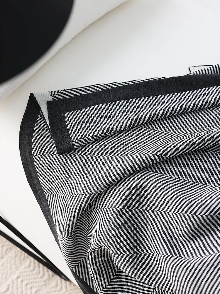 Nordic InS-style knitted blankets, casual sofa covers, blankets, air conditioning blankets, new factory stock, one-piece consignment pic 13