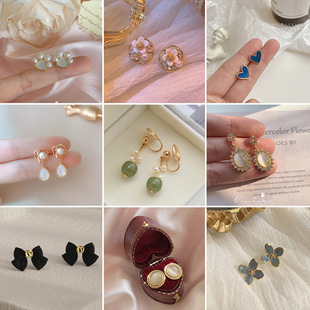 Blue flower earrings, mosquito-repellent incense plate ear clips, no holes, high-end, niche retro style, light luxury stud earrings, Korean-style earrings pic 4