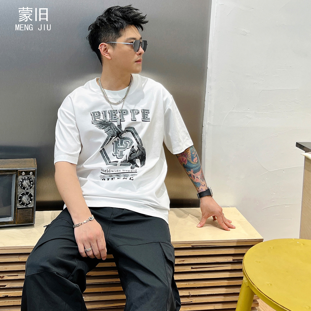 潮牌ins夏季新款t恤男宽松纯棉短袖潮流印花烫钻圆领半袖男士上衣详情4