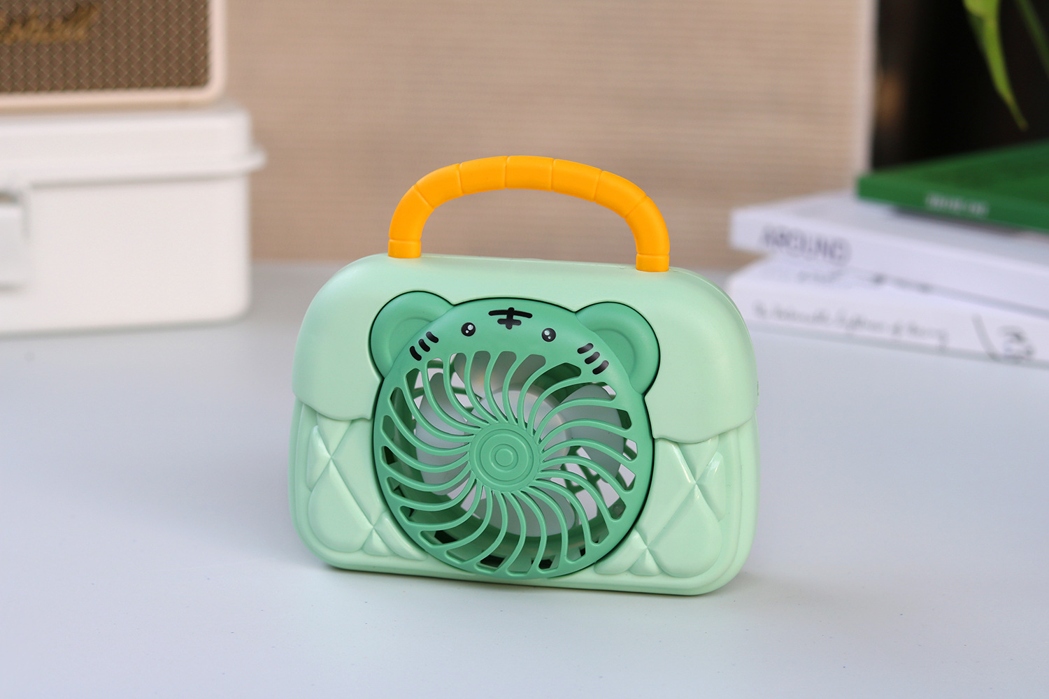 2022新款创意手提包风扇卡通老虎七彩夜灯相机风扇USB充电桌面照相机风扇详情4