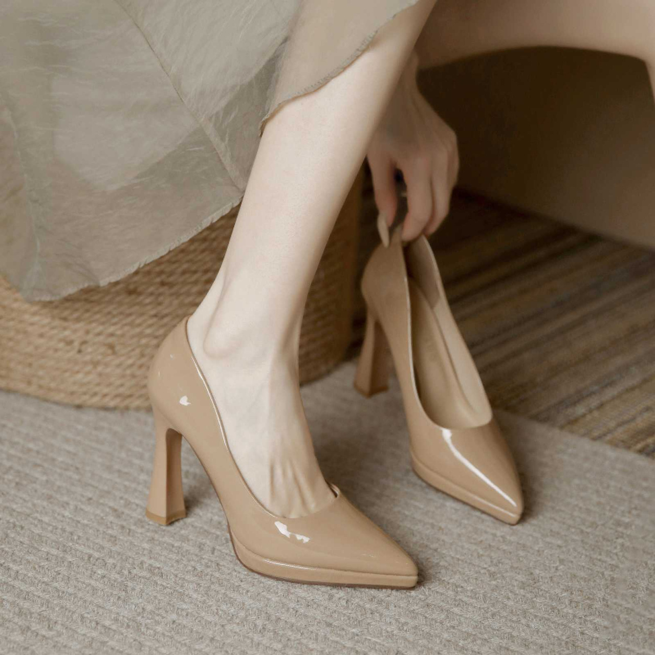 Pointed-toe nude high heels for women, 2023 new style, simple, fashionable and versatile, patent leather shallow toe square heel single shoe pic 29