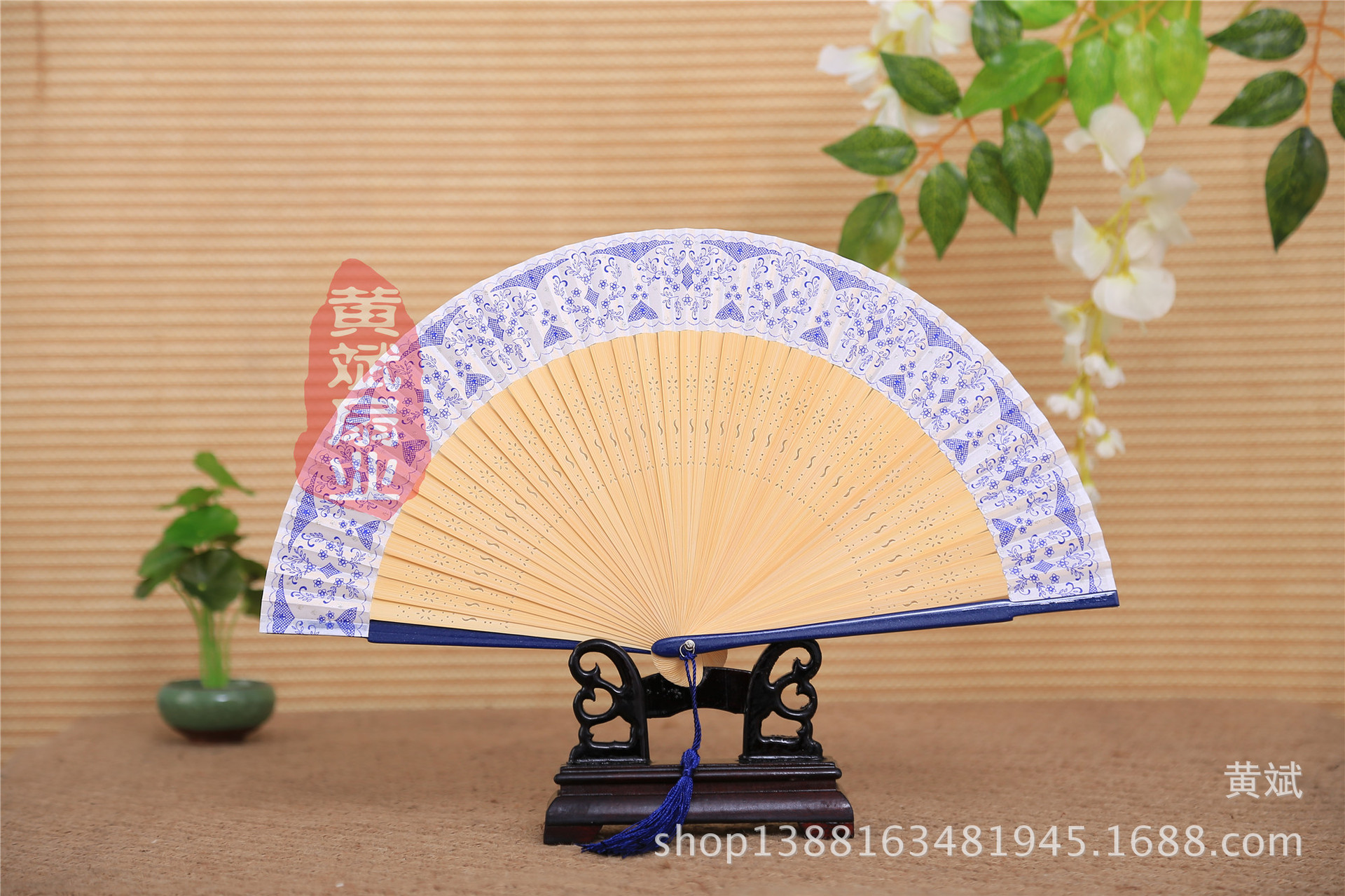 42方中国风烤漆边青花瓷扇*竹扇*工艺礼品日用*厂家直销*高档女扇详情4