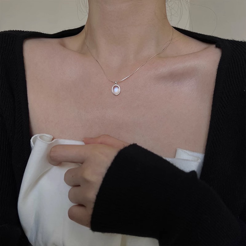 海蓝宝月光石项链女小众设计高级感椭圆吊坠轻奢时尚蛇骨链新款潮详情3