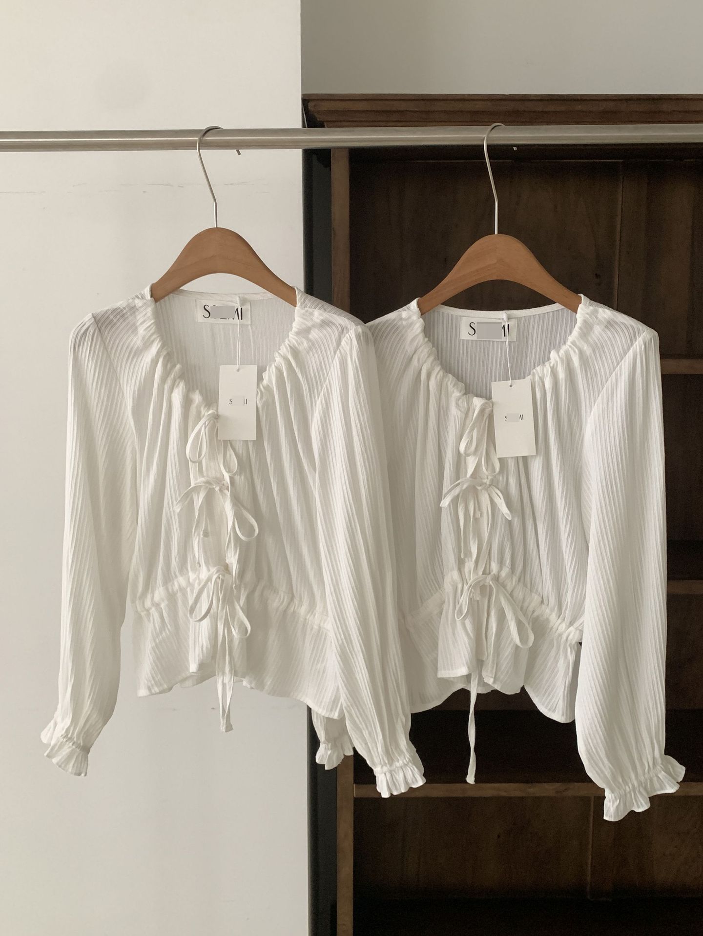 In-stock 2024 autumn new style, the same stylish bow tie drawstring shirt as Han So Hee from Dongdaemun, South Korea pic 12